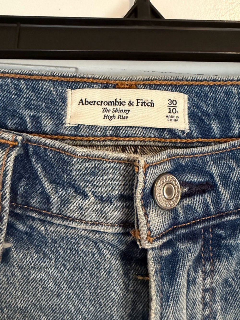Abercrombie and Fitch The Skinny High Rise - Picture 3 of 4